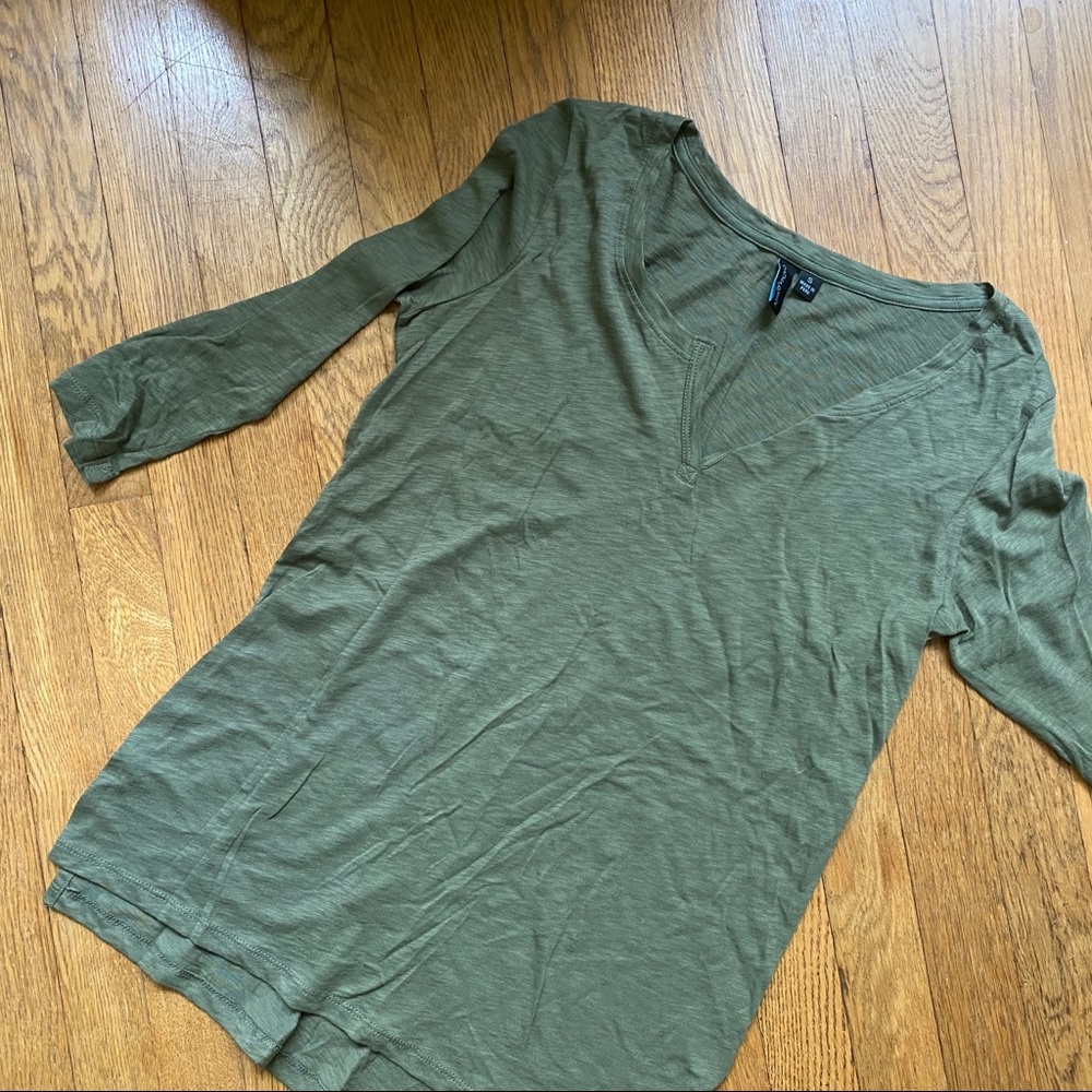 Green 3/4 sleeve shirt Size S